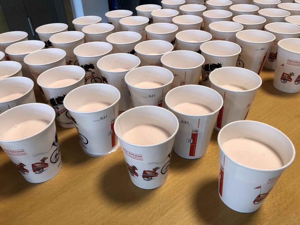 Milchbächer für den Tag der Pausenmilch